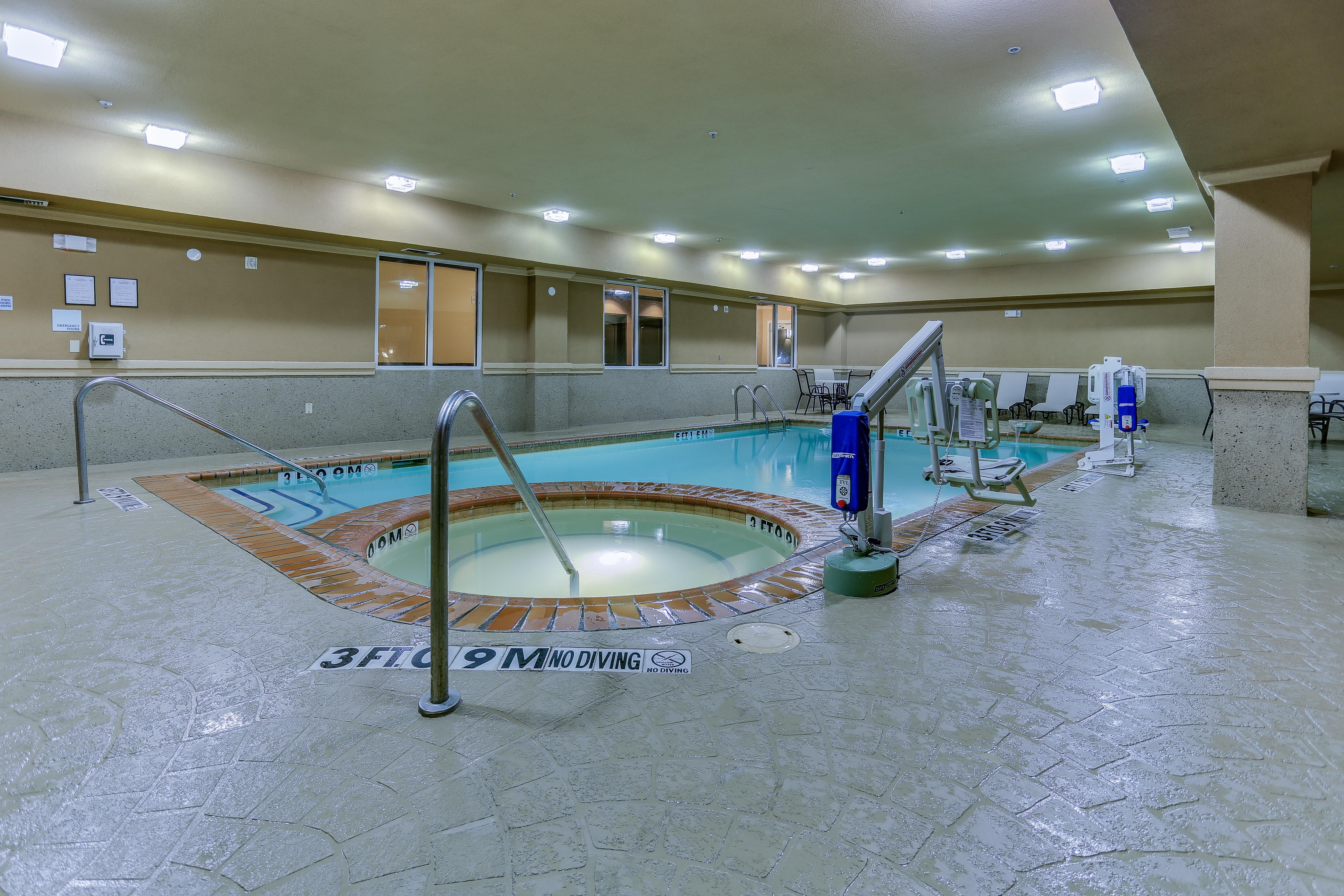 Holiday Inn Express Hotel & Suites Huntsville By Ihg Екстер'єр фото
